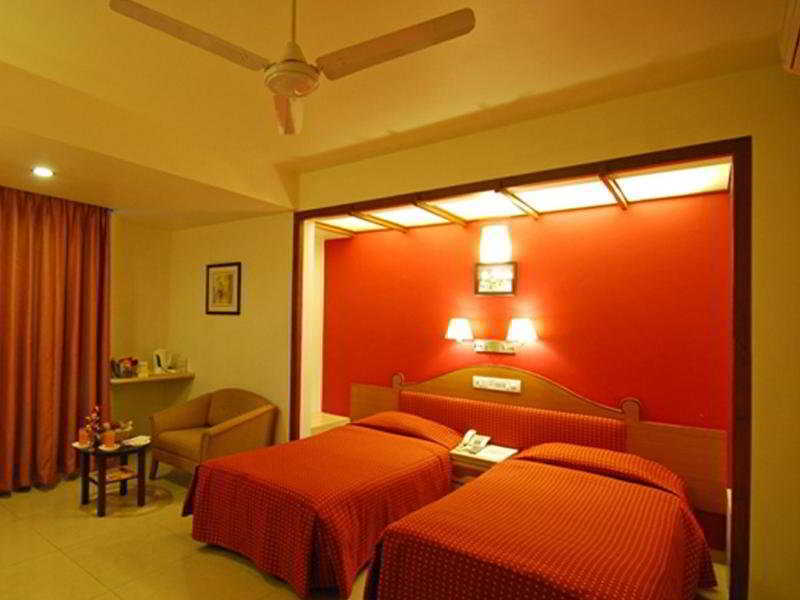 Hotel Park Central Koregaon Park Pune Room photo